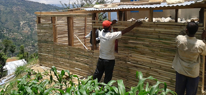 Building materials: bamboo, cow dung, rice husk. Service life: 2-3years